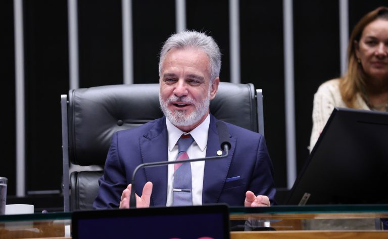Comissão de Viação e Transportes aprova regras para óculos inteligentes no trânsito