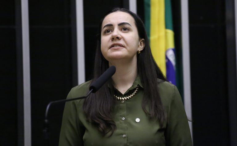 Comissão de Educação aprova exigência de Libras para gestores escolares