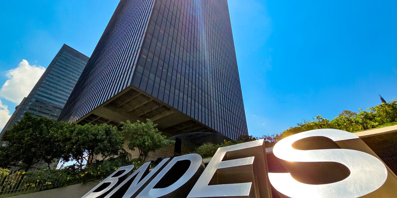 Lula destaca confiança de técnicos do BNDES e anuncia R$ 140 bilhões para indústria