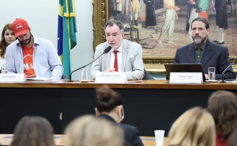 Especialista sugere suspensão de licenciamento para exploração de terras raras em Minas Gerais
