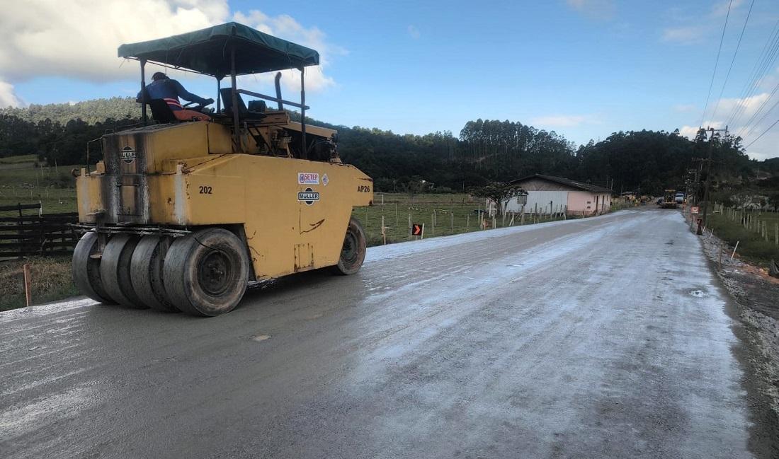 Estrada Boa: SC-437 recebe pavimentação no trecho entre Imaruí e Aratingaúba