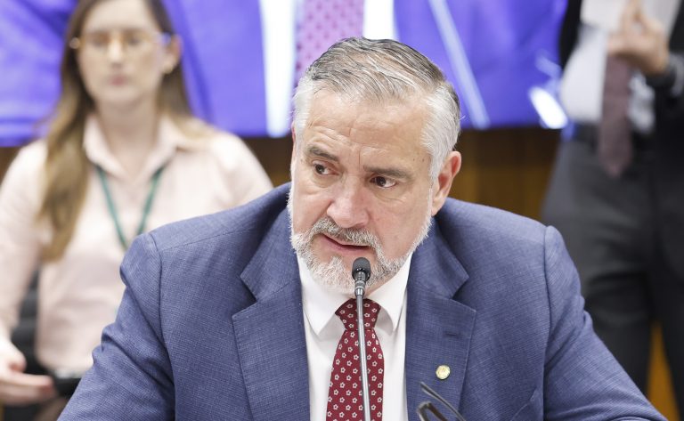 Governo retira pedido de urgência para projeto de redução da escala de trabalho na Câmara