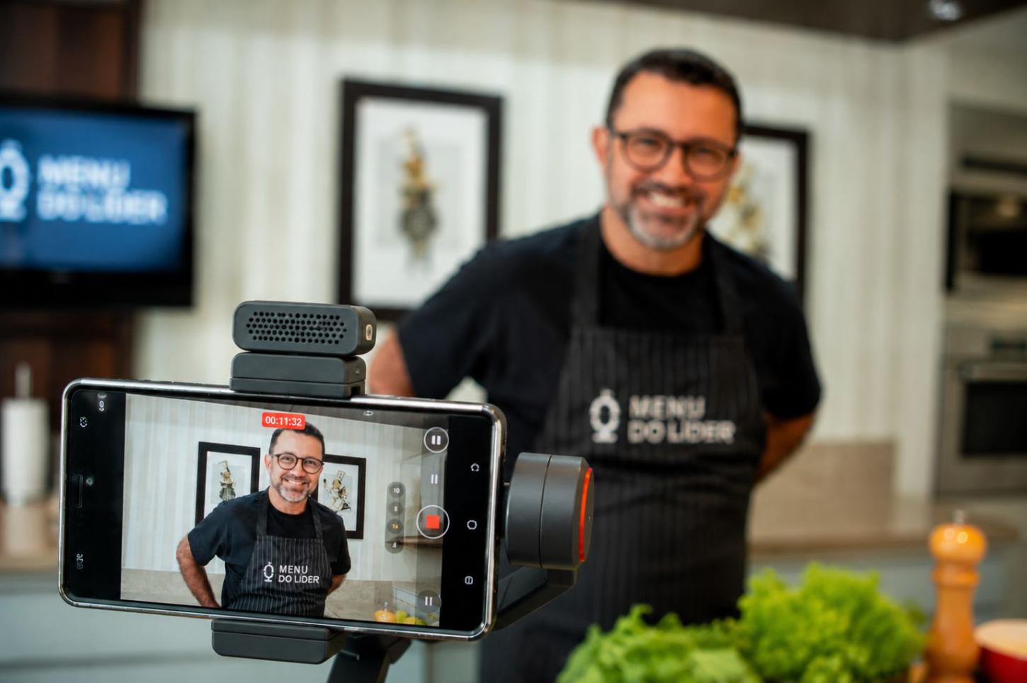 Líderes revelam os bastidores do sucesso enquanto cozinham