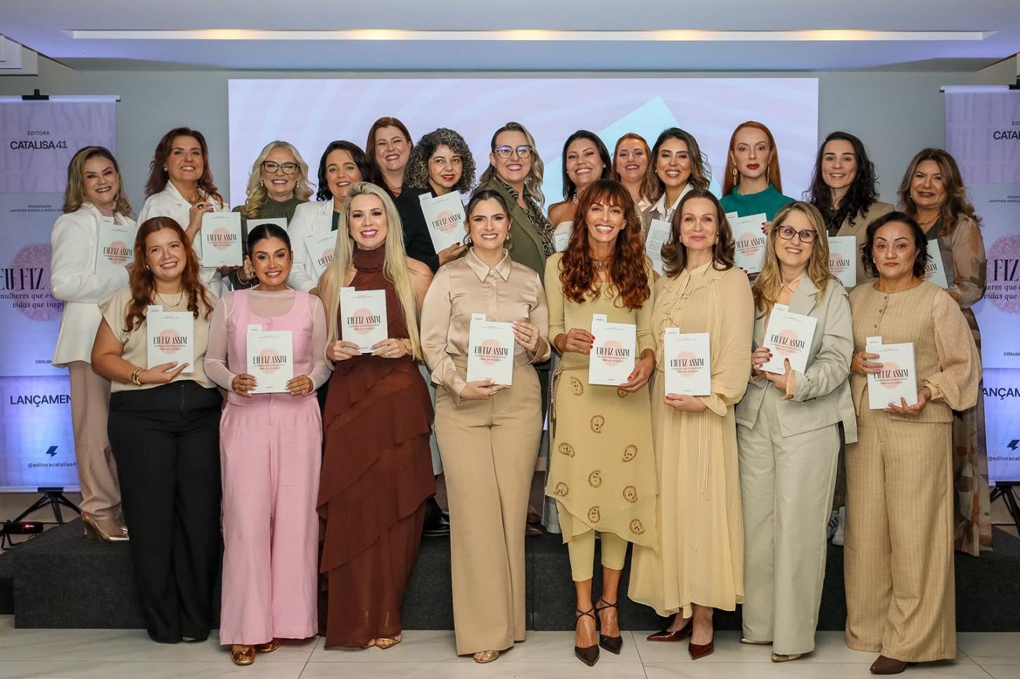 Livro reúne 25 histórias inspiradoras e transforma tarde de autógrafos em celebração do empreendedorismo feminino