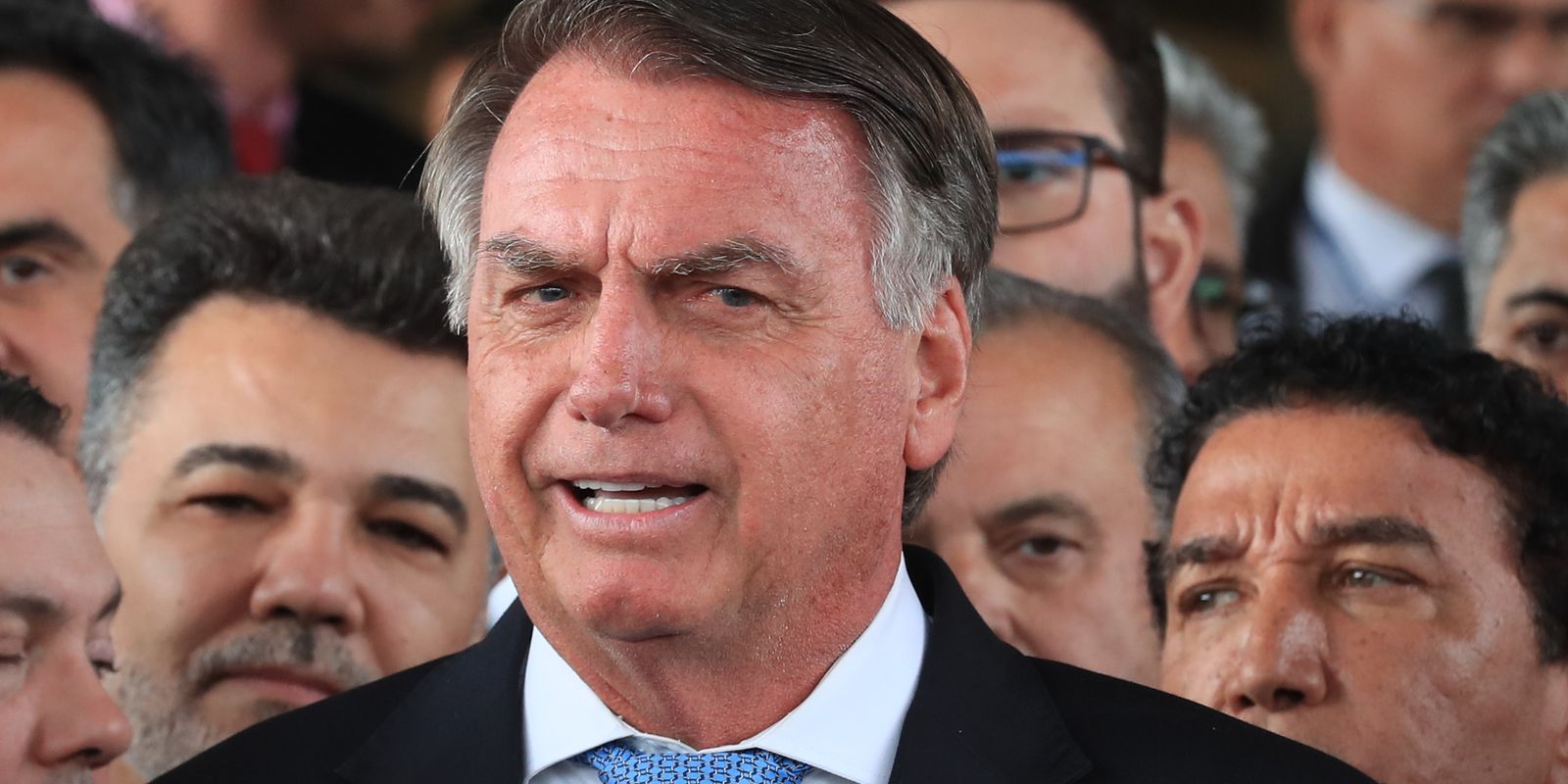 Moraes permite que defesa de Jair Bolsonaro acompanhe oitiva sobre arma de fogo