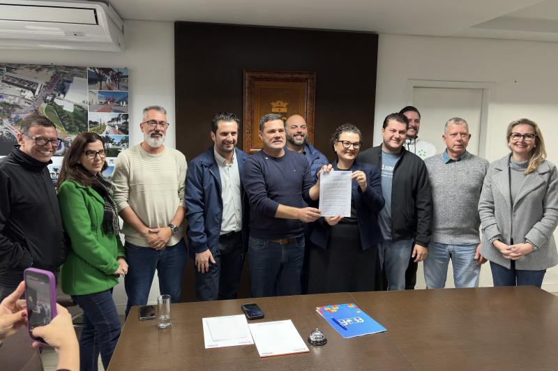 ​MUNICÍPIO E AMA ASSINAM ADITIVO PARA 100 NOVAS VAGAS DE ATENDIMENTO A AUTISTAS