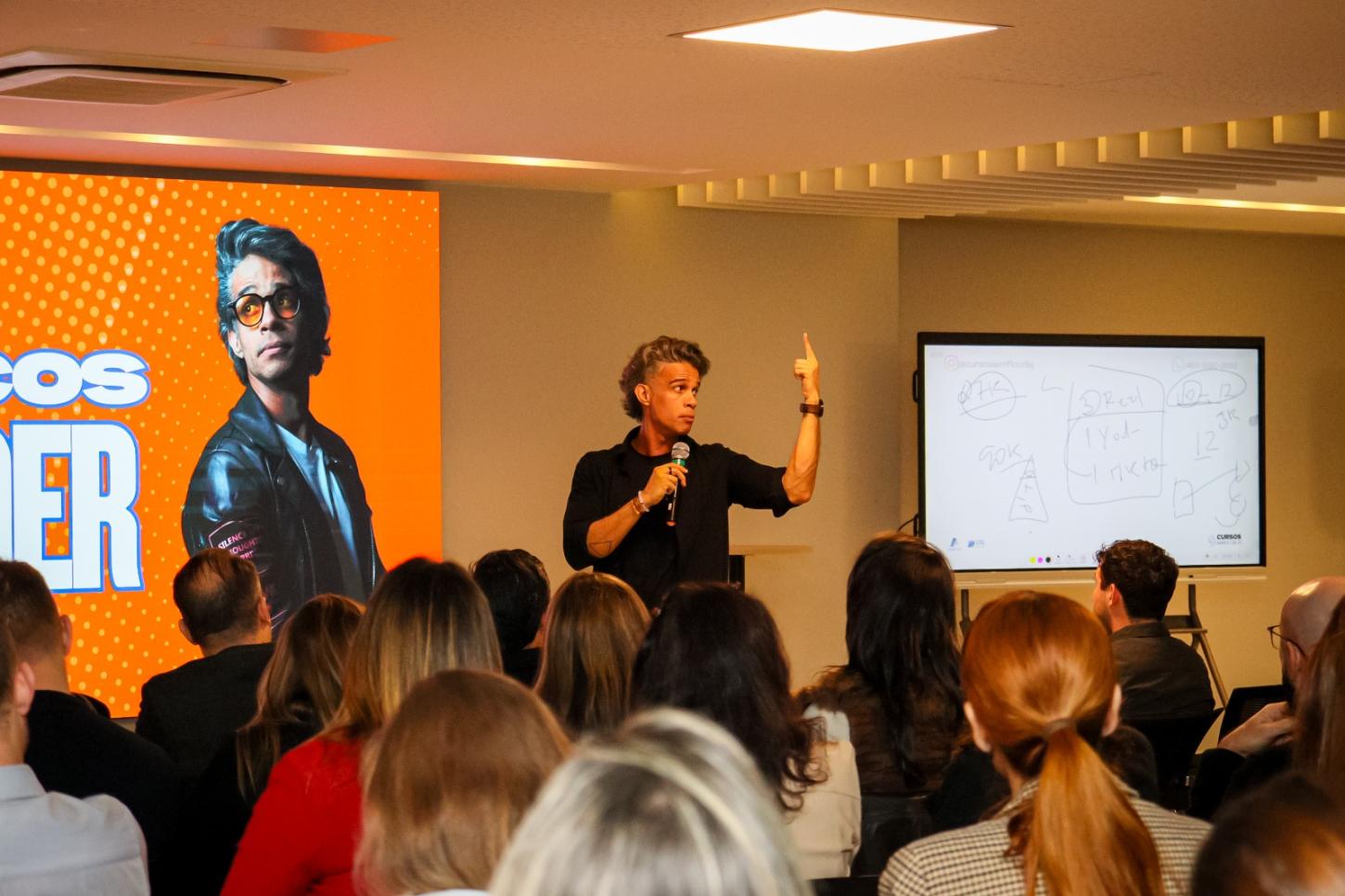 Pitch Pizza lota auditório da AEMFLO e CDL São José e fortalece conexões no ecossistema de inovação
