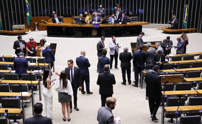 Plenário da Câmara analisa acordo de cooperação espacial entre Brasil e Venezuela