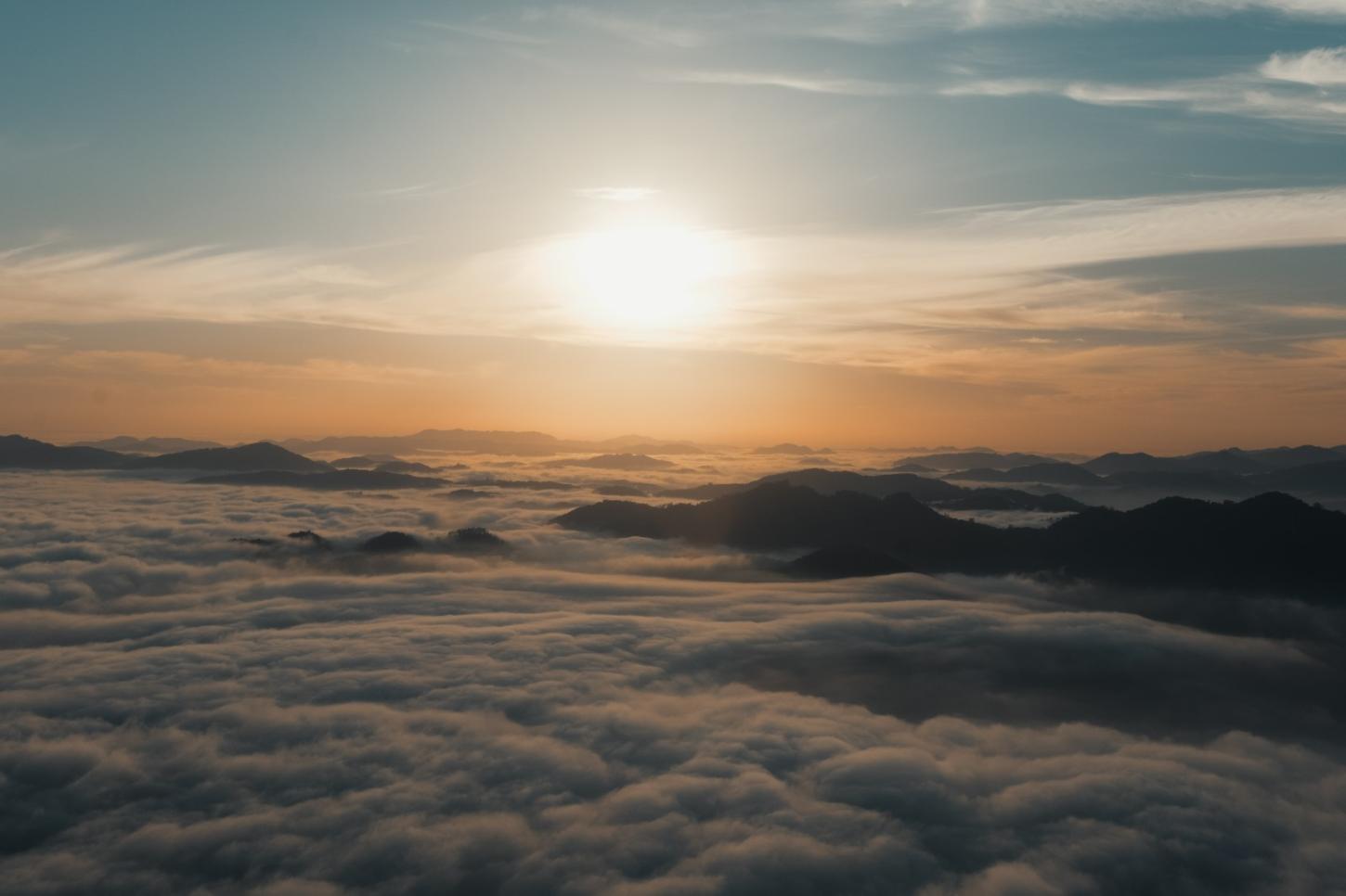 *Prefeitura promove caminhada contemplativa no Morro Azul no dia 14 de junho*  A Prefeitura de Timbó convida a comunidade para participar da Caminhada Contemplativa ao Nascer do Sol no Morro Azul, que será realizada no dia 14 de j
