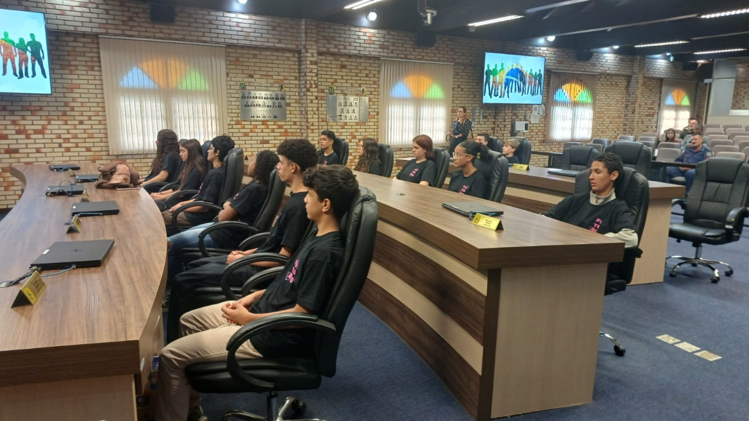 Programa de Iniciação ao Trabalho abre novas oportunidades para adolescentes em Brusque