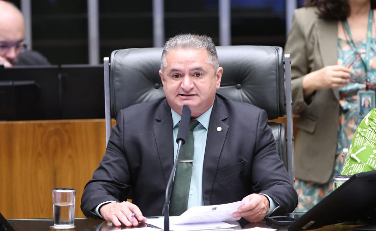 Câmara dos Deputados analisa projeto para manutenção e cercamento de imóveis urbanos abandonados