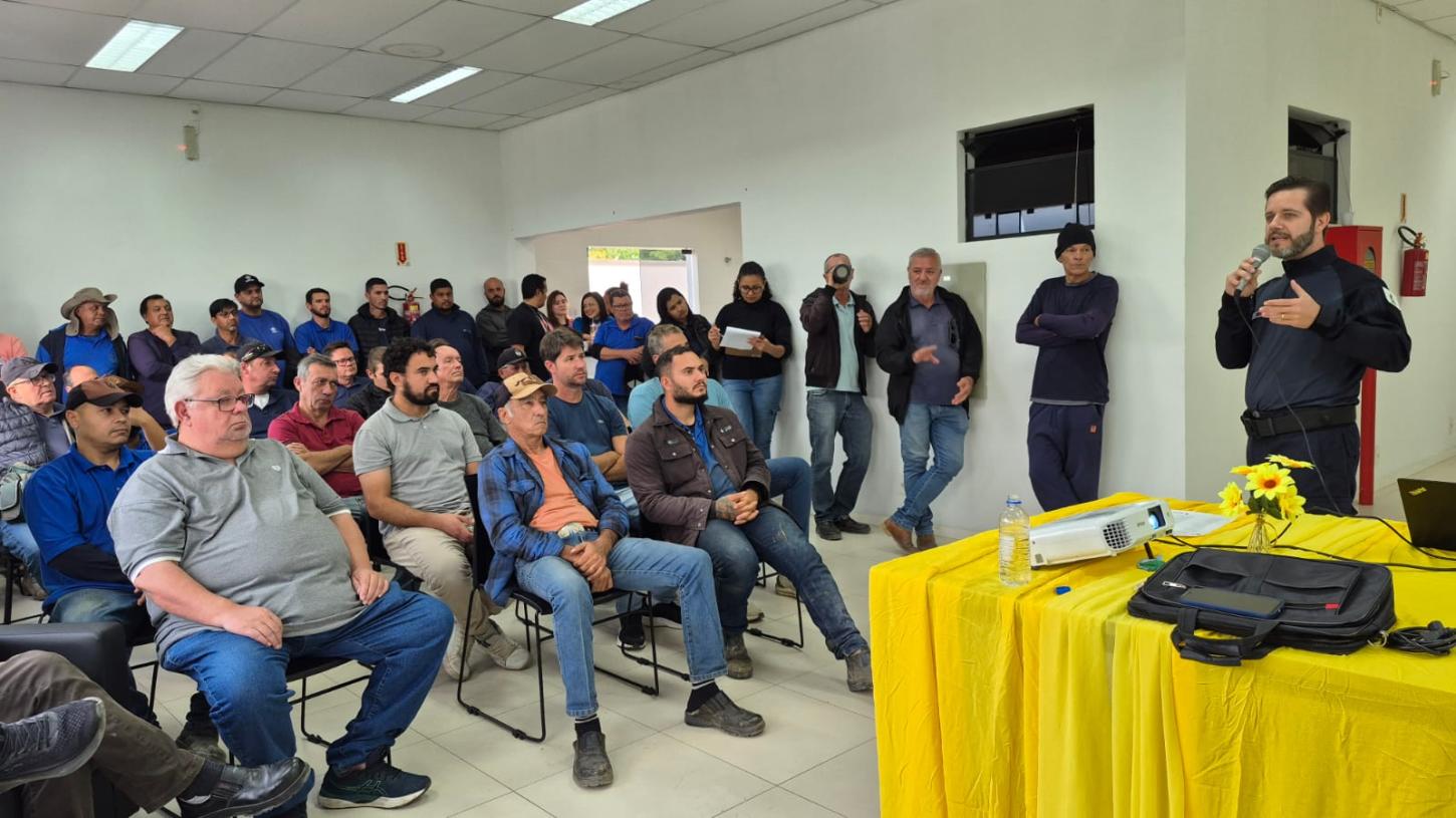 Samae de Brusque promoveu palestra sobre trânsito durante o Maio Amarelo