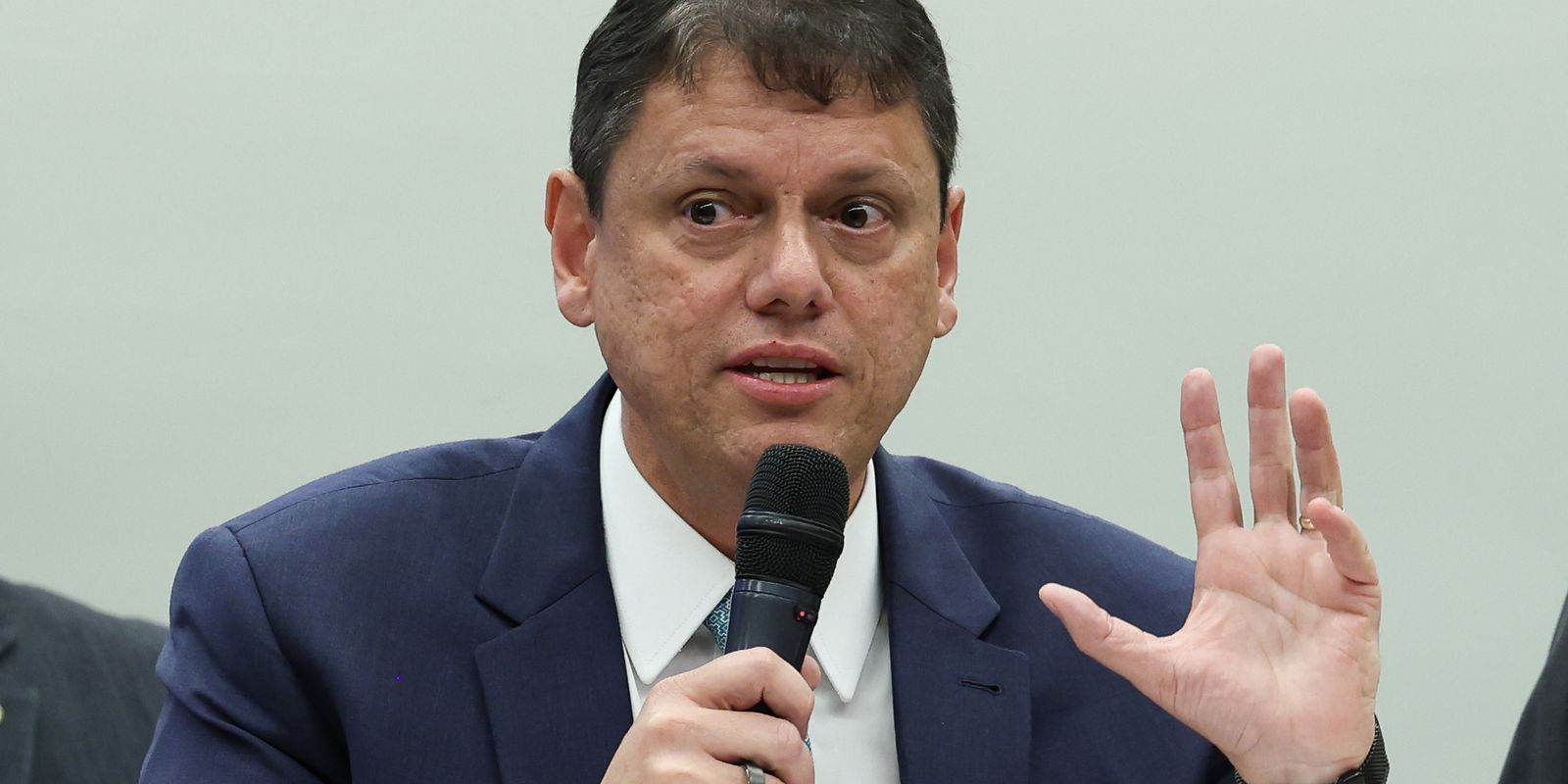 TCESP aprova contas de Tarcísio de 2025 com ressalvas sobre renúncias e fiscalização