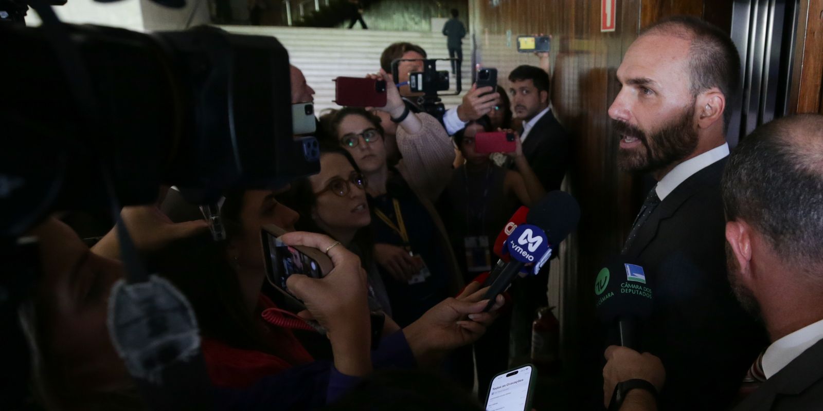 STF condena Eduardo Bolsonaro por coação e decreta sua inelegibilidade