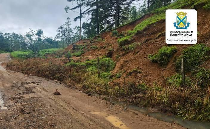 Benedito Novo registra maior volume de chuva da região e Defesa Civil atende ocorrências