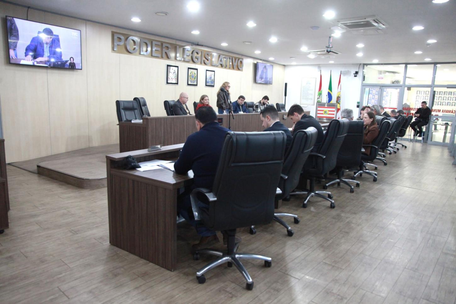 Câmara de Blumenau aprova projeto que estabelece normas de controle de acesso em escolas e CEIs da rede municipal