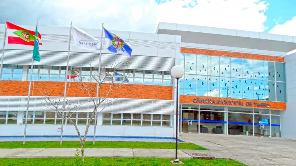 Câmara de Timbó analisa reorganização administrativa e projetos em sessão