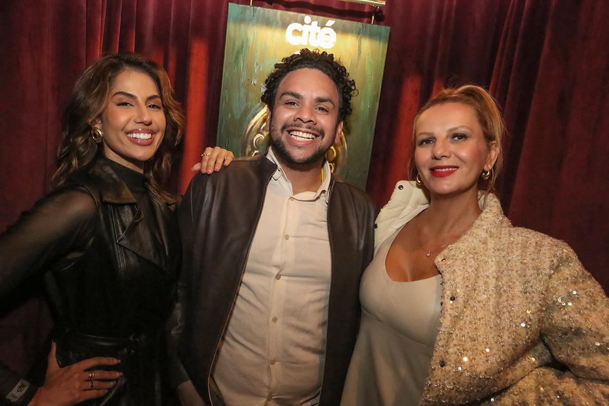 Clube Deusa promove noite de autoconhecimento, conexões e protagonismo feminino em Florianópolis