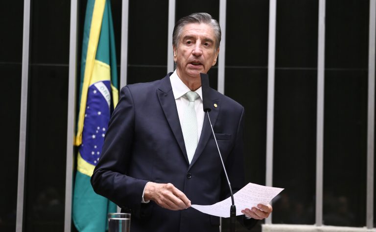 Câmara dos Deputados aprova projeto de lei para ações de conscientização contra a adultização infantil