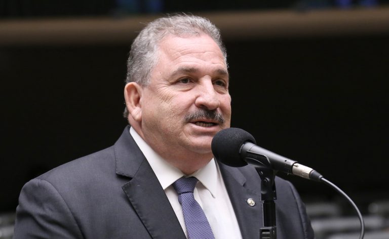 Câmara aprova autorização para governos custearem água e luz em feiras