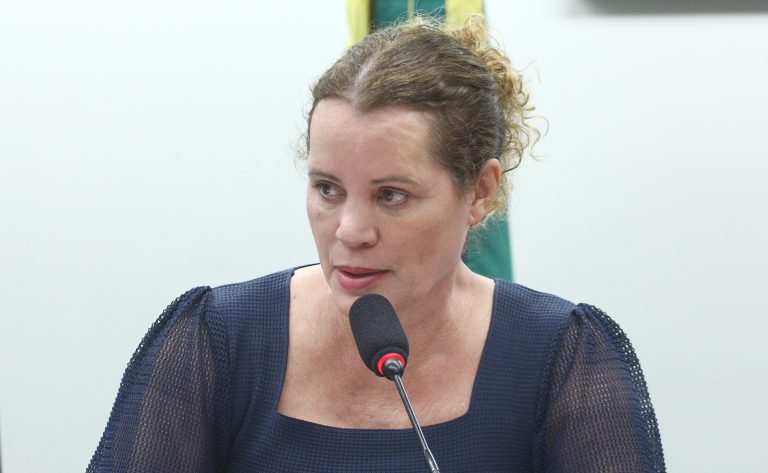 Comissão aprova nova regra para exames de pré-natal na rede pública, focando em diretrizes clínicas