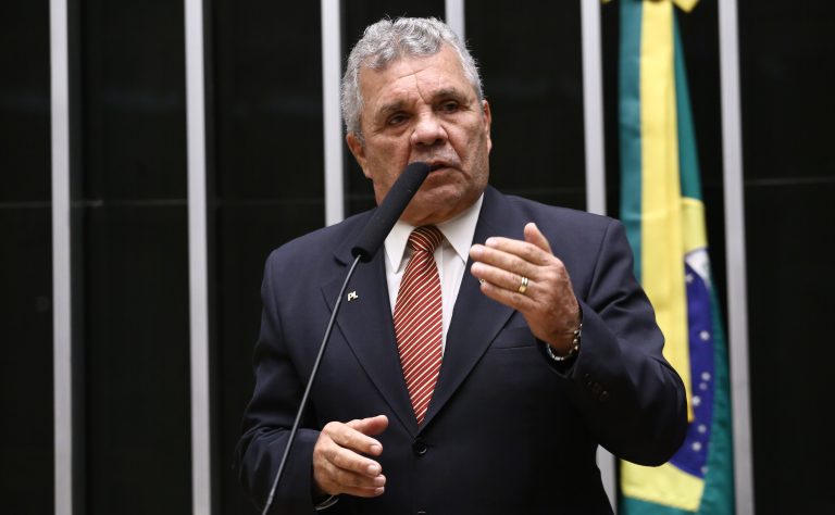 Comissão de Segurança Pública aprova proibição de armas para quem possui medida protetiva