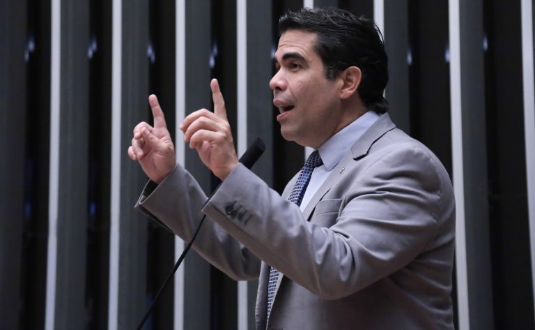 Câmara aprova fim da renovação periódica para credencial de estacionamento de pessoa com deficiência permanente