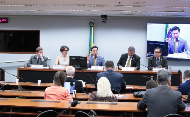 Debatedores defendem prazo de 20 anos para patentes de medicamentos no Brasil