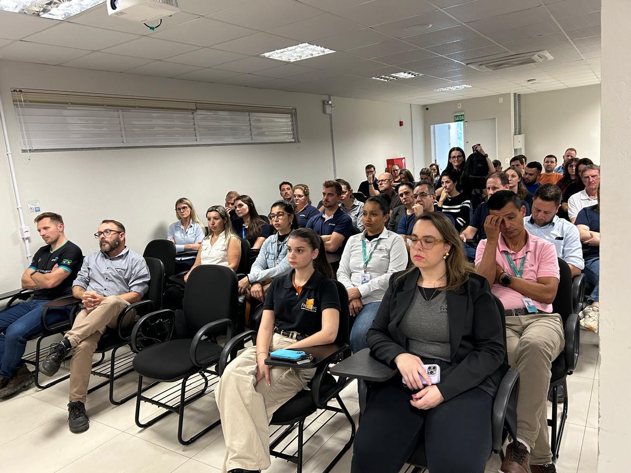 *Defesa Civil de Timbó promove palestra sobre El Niño e reforça ações preventivas no município*  Na tarde desta quinta-feira, 23 de julho, a Defesa Civil de Timbó promoveu uma palestra para o Núcleo de Saúde e Segurança do Trabalh