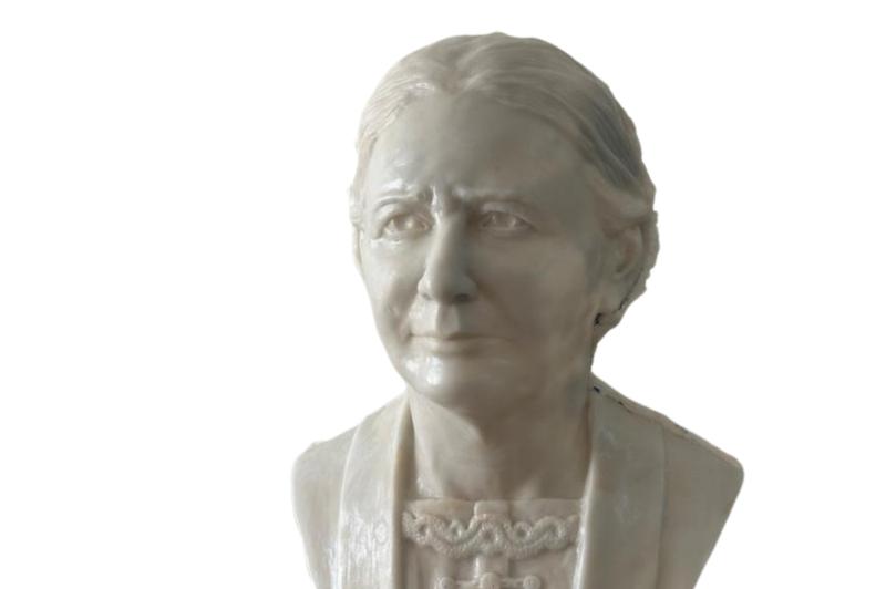 ESCULTURA DE ELISABETH MALBURG SERÁ REINSTALADA EM ITAJAÍ