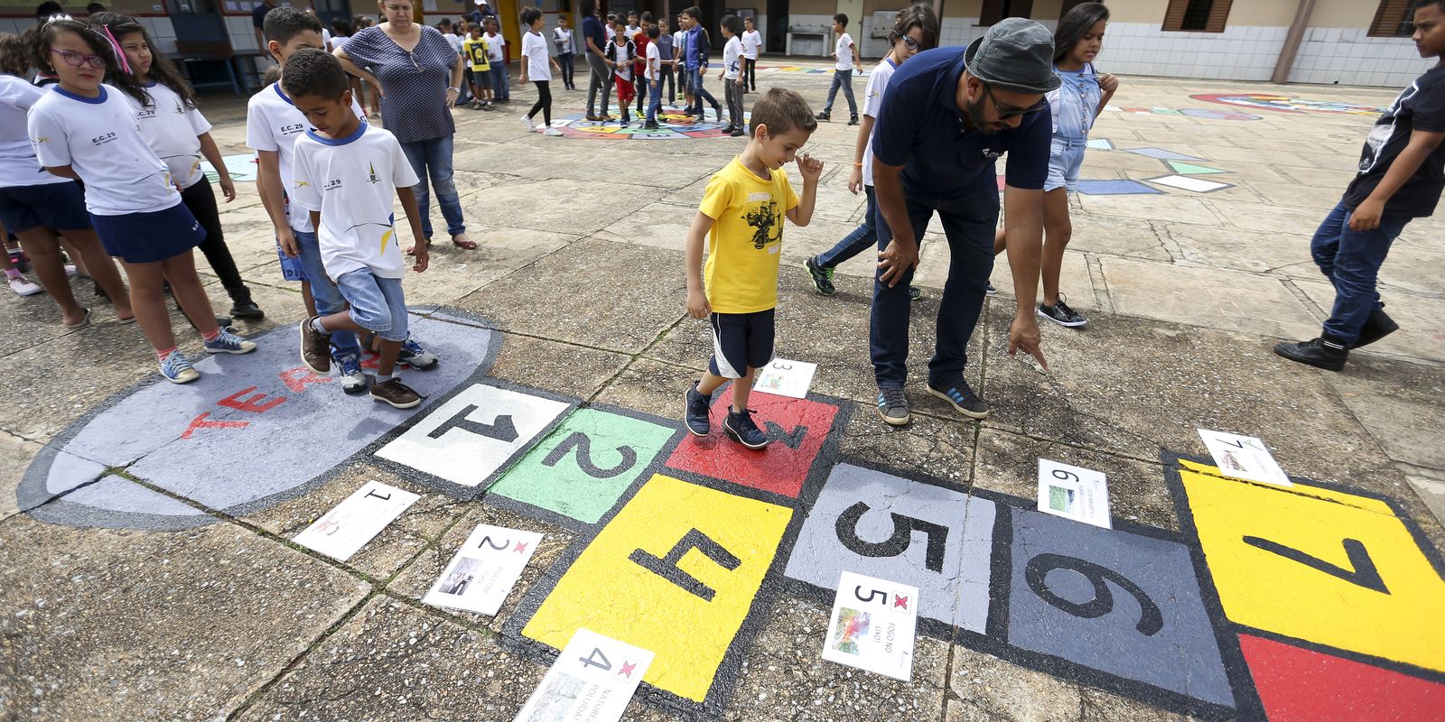 Férias escolares de 2027 serão ajustadas devido à Copa Feminina no Brasil