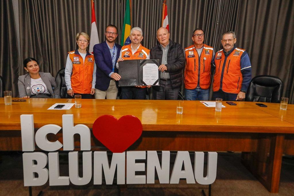 Hackathon vai reunir estudantes para desenvolver soluções inovadoras para desafios da Defesa Civil de Blumenau