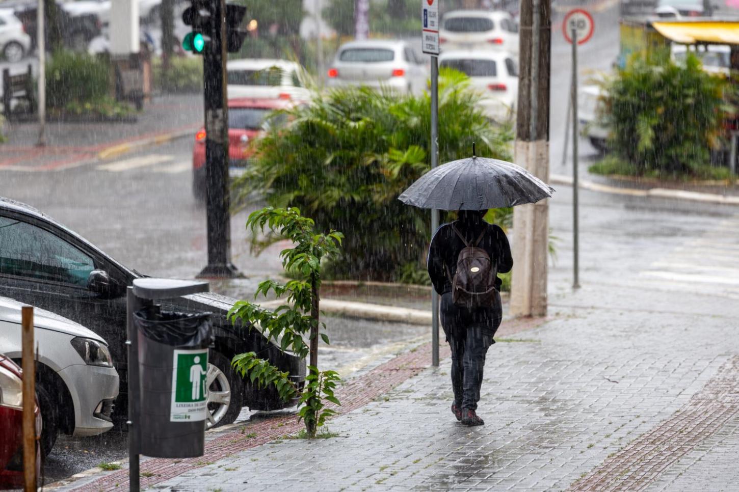 Intensifica aquecimento no Oceano Pacífico e aumenta a chance de um El Niño muito forte