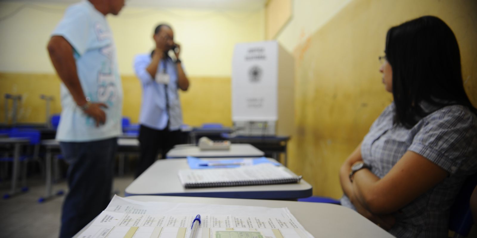 Mesários nas eleições garantem a transparência e a organização do pleito