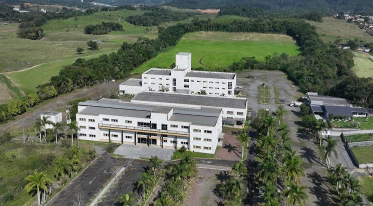 Prefeito Flávio Buzzi garante na Justiça reversão do prédio da Uniasselvi ao patrimônio de Timbó