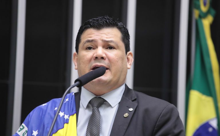 Projeto de lei propõe ampliação do porte de arma de fogo para guardas civis municipais e vigilantes