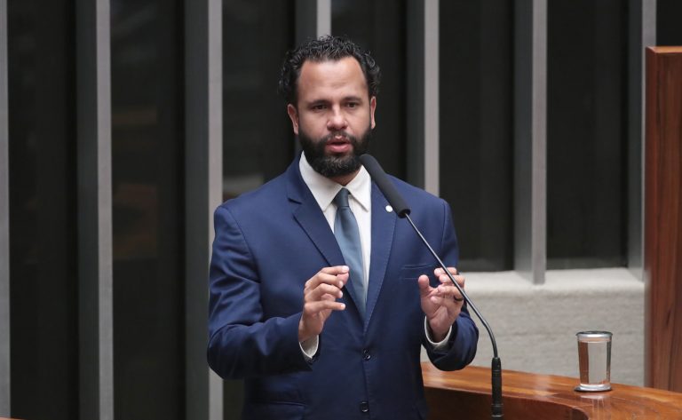 Projeto de lei propõe ressarcimento de despesas para vítimas de violência doméstica que mudam de imóvel