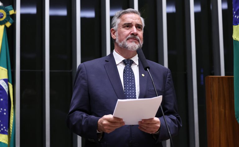 Câmara dos Deputados analisa projeto que proíbe cassinos on-line algorítmicos, como o 