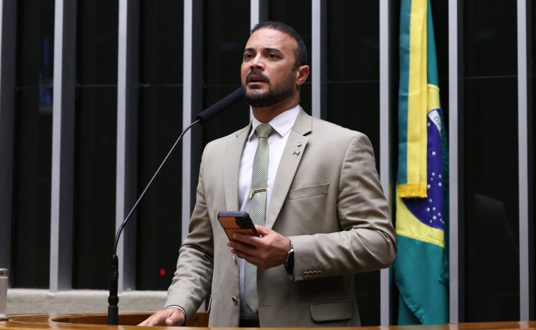 Projeto de Lei busca criminalizar o uso de animais no tráfico de drogas