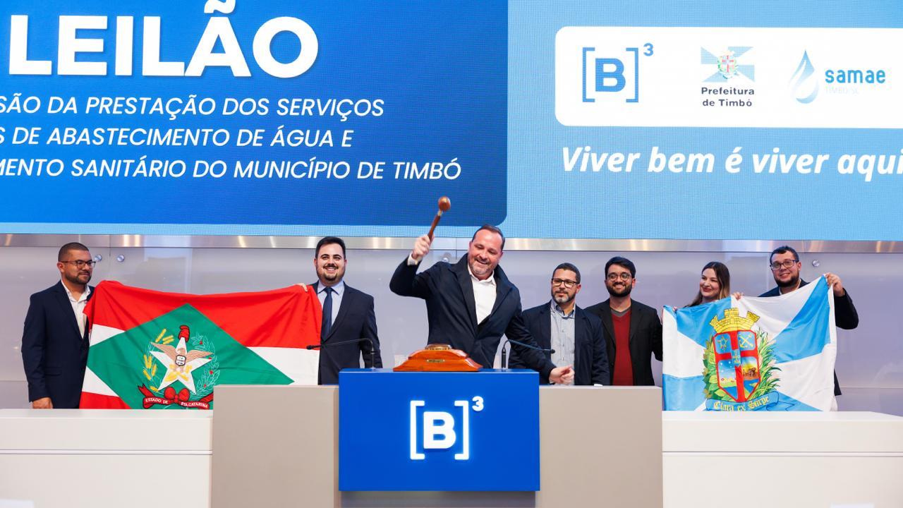Timbó realiza leilão da concessão dos serviços de esgoto e água e define nova operadora pelos próximos 35 anos, com outorga de R$ 60 milhões e 15% de desconto sobre tarifas