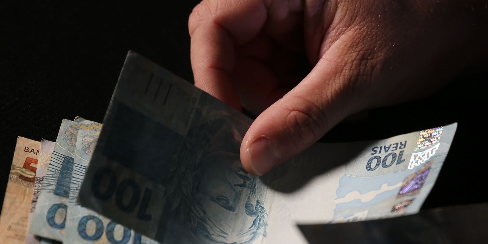 Abono salarial de 2026: trabalhadores nascidos em setembro e outubro recebem pagamento
