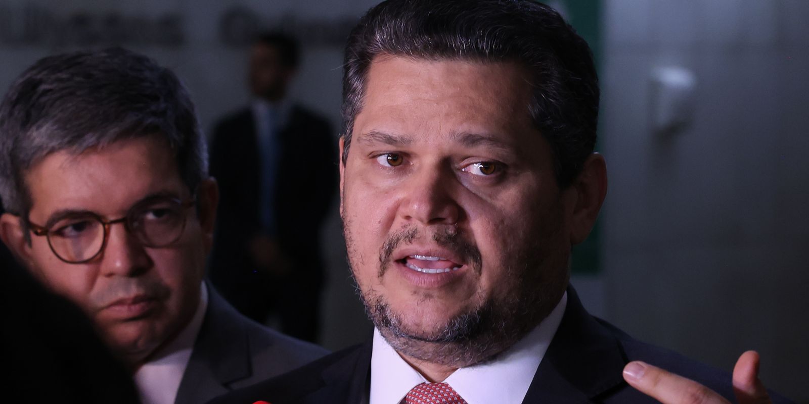Alcolumbre envia a PEC do fim da escala 6x1 para análise na CCJ do Senado