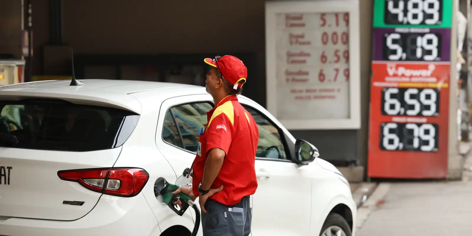 Aumento de etanol na gasolina gera disputa judicial entre o MPF e o setor sucroenergético