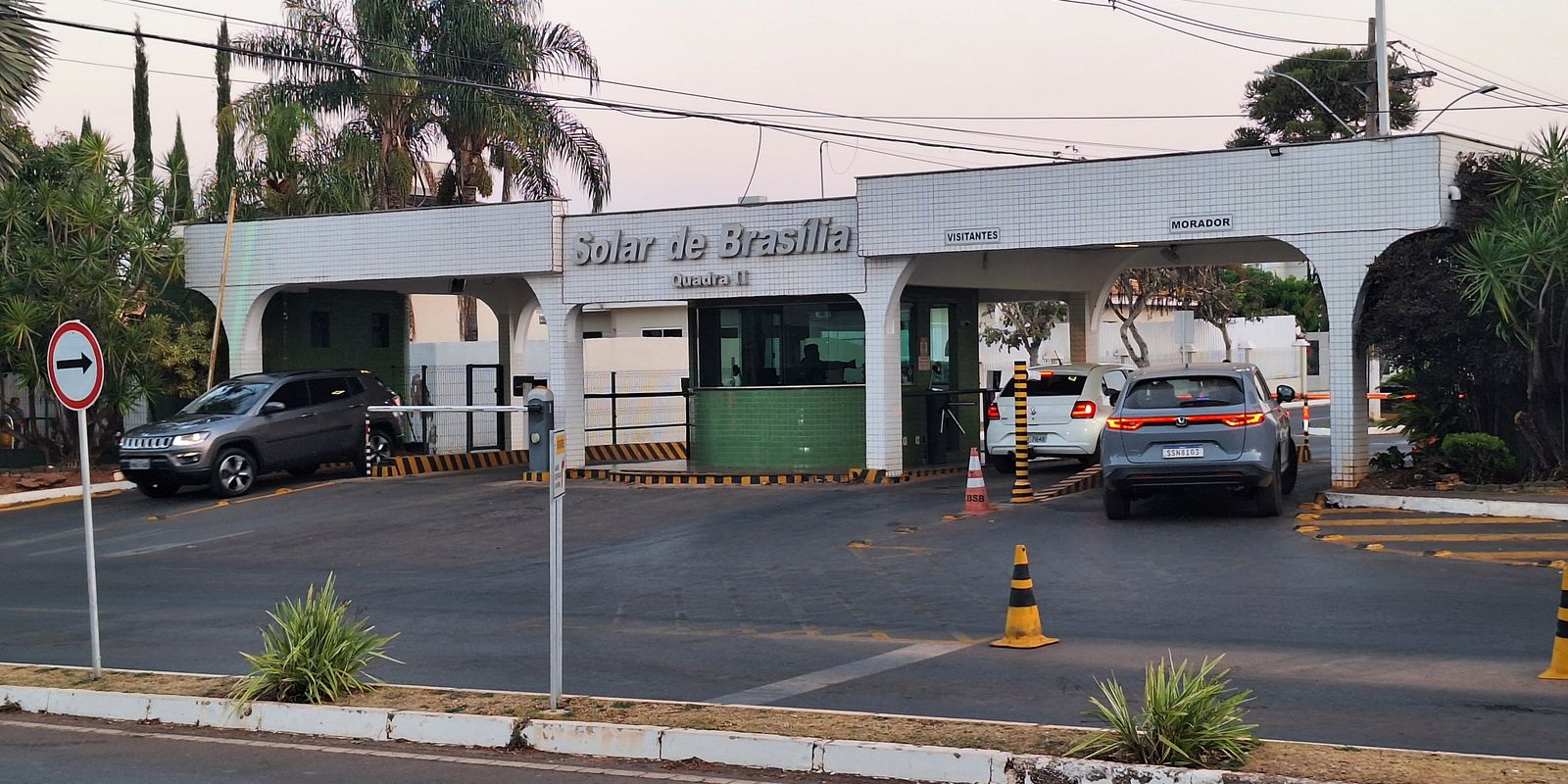 Em prisão domiciliar de Bolsonaro, defesa solicita ao STF visita de seus filhos