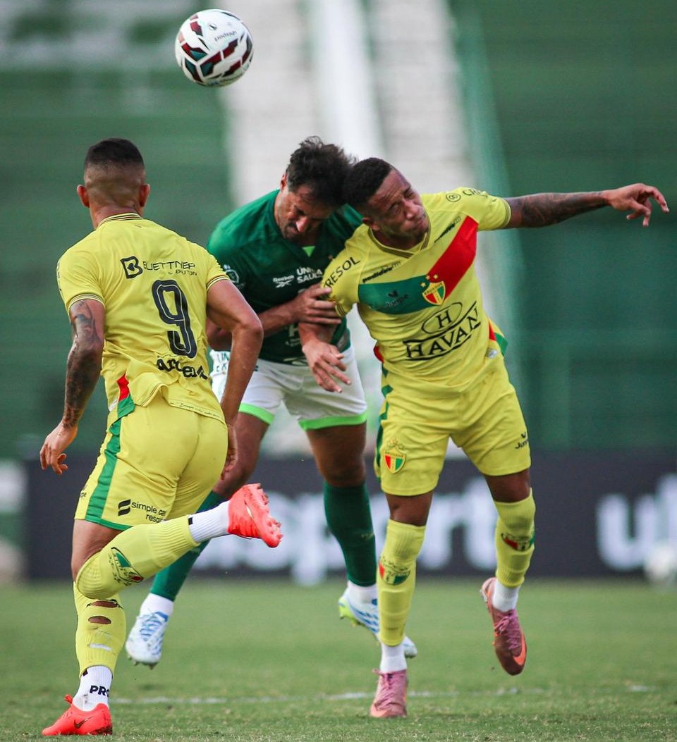 Brusque avança na luta pelo acesso e Figueirense e Barra garantem a permanência no Brasileirão da Série C