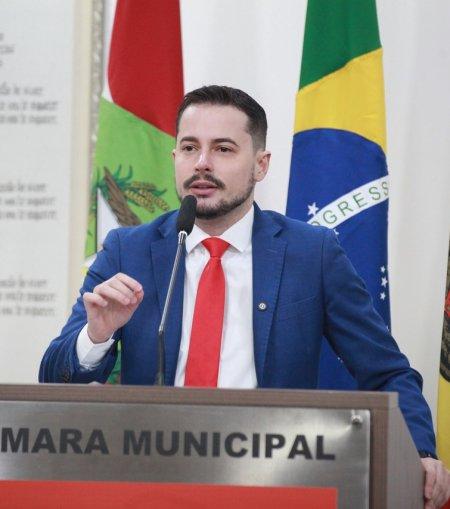 Câmara aprova projeto de Jean Volpato que cria auxílio-aluguel para mulheres vítimas de violência doméstica em Blumenau