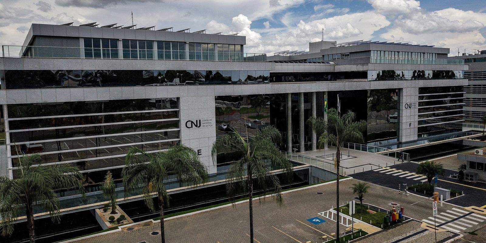 Cnj acaba com aposentadoria compulsória como pena máxima para magistrados