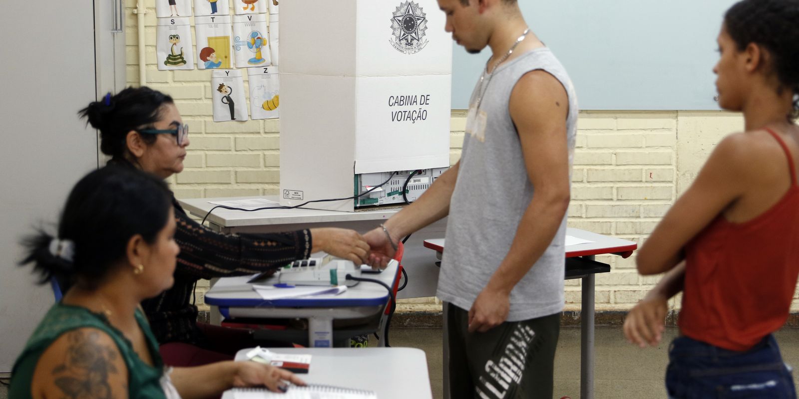 Eleitorado jovem no Brasil encolhe 22% com o avanço do envelhecimento populacional