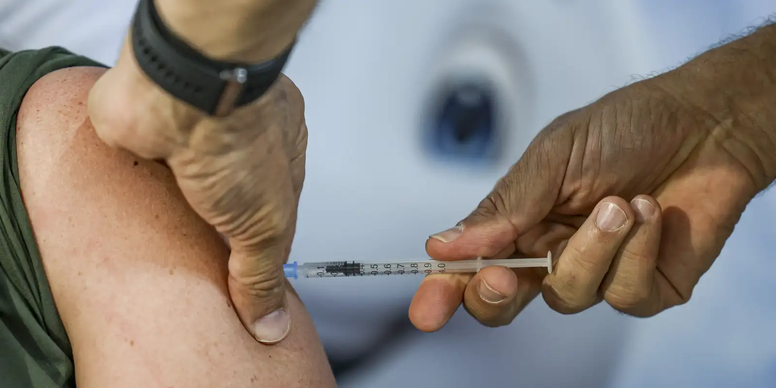 Dia D de multivacinação atualiza caderneta infantil e reforça alerta contra o sarampo
