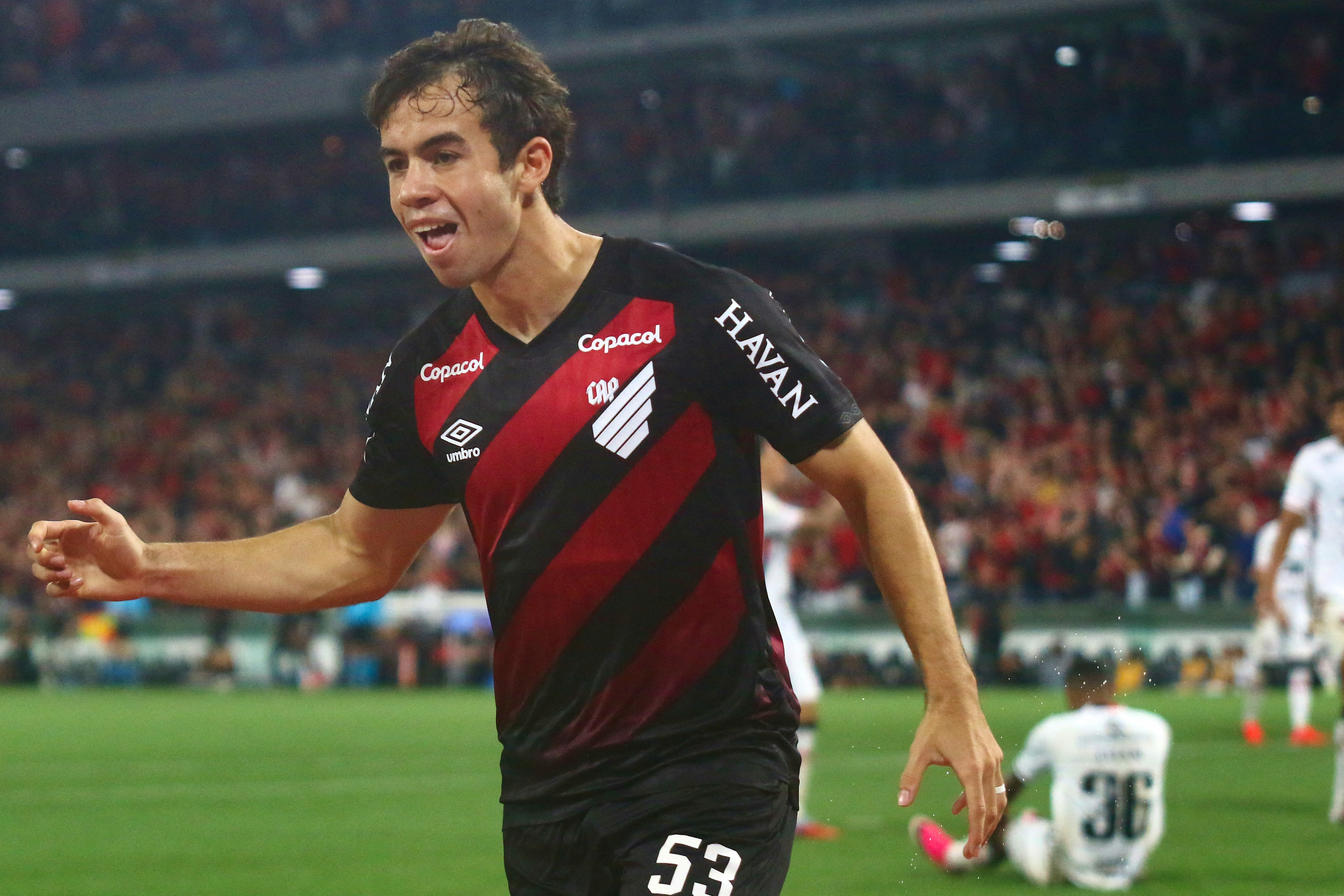 Dudu e João Cruz brilham na vitória do Athletico-PR na Copa do Brasil contra o Vitória